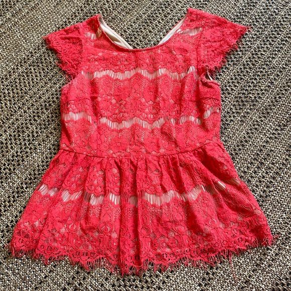Maeve ( Anthropology ) Coral Lace top NWOT size Small ❤️🔥 - Picture 2 of 8